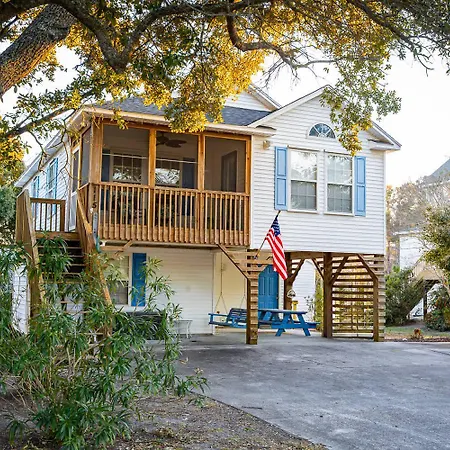 5 Min Walk To Nags Head Beach And Centrally Located